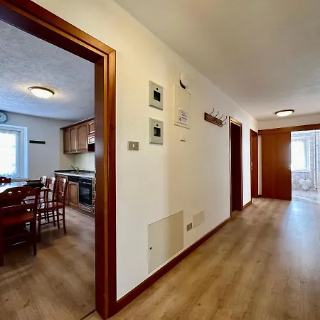 Central Apartment Canazei Lägenhet