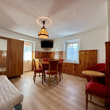 Central Apartment Canazei 卡纳泽伊