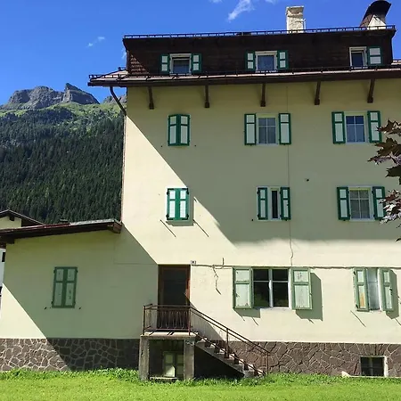 Central Apartment Canazei Appartement