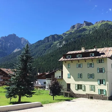 Central Apartment Canazei