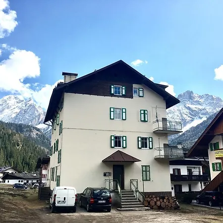 公寓 Central Apartment Canazei