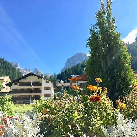 Central Apartment Canazei Appartement Canazei