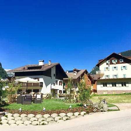 Central Apartment Canazei * 卡纳泽伊