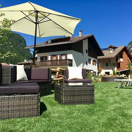 Central Apartment Canazei * 卡纳泽伊