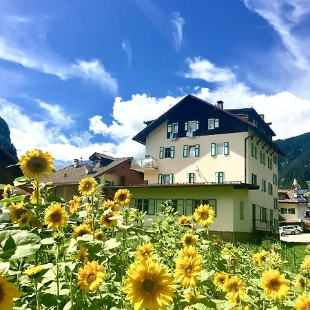 Central Apartment Canazei 公寓 卡纳泽伊