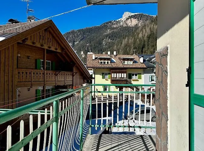 Central Apartment Canazei Apartment *