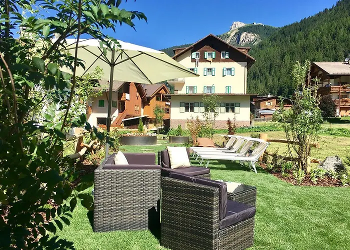 Central Apartment Canazei Apartament *